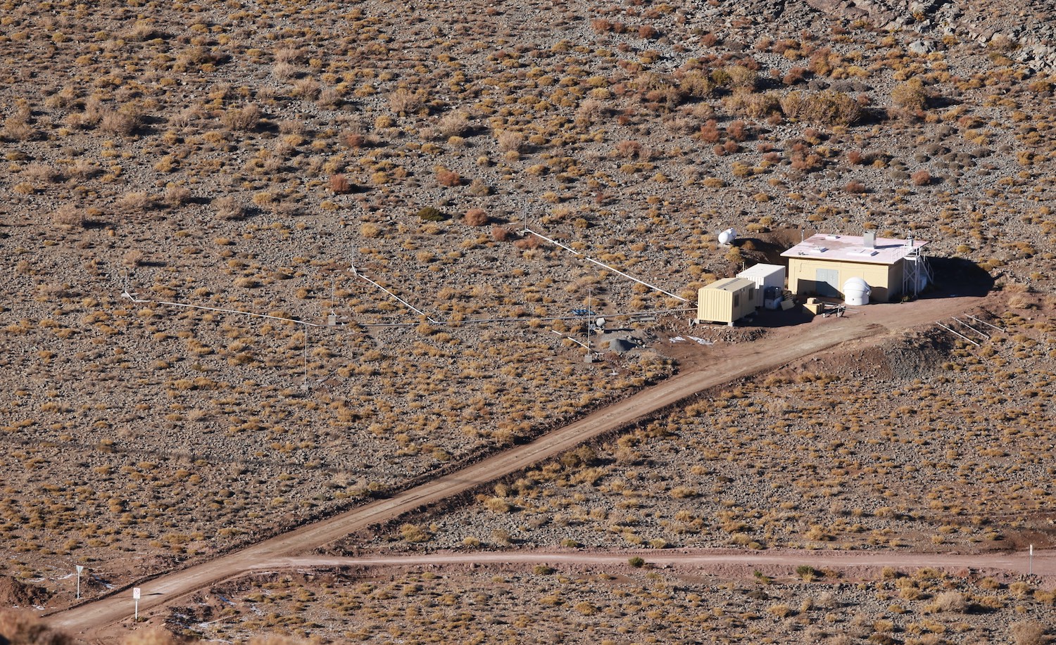 EMDR transmitting and receiving antennas and instrument shelter at ALO